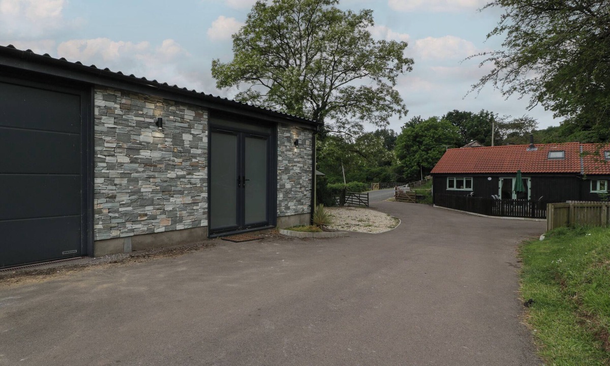 Llanvair Discoed Cottage | THE SNUG, pet friendly, with a garden in Caerwent