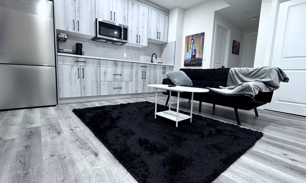 Airdrie House | The Suite Spot