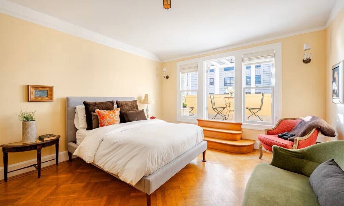 Nob Hill Cabin | The Tony Bennett Suite, with private balcony, atop of Nob Hill