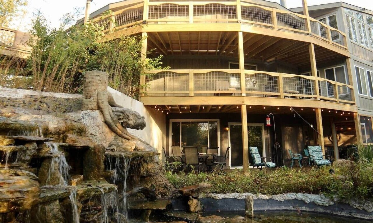 Pendleton House | The Waterfall Place, Suite and Walkout!