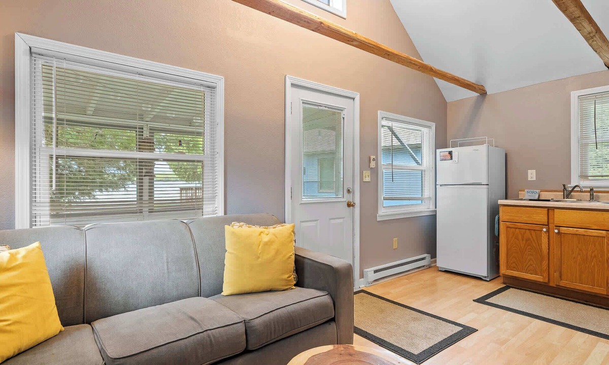 Baileys Harbor Cabin | Tiger Lily Cabin: Sunset Shores Kangaroo Lakefront