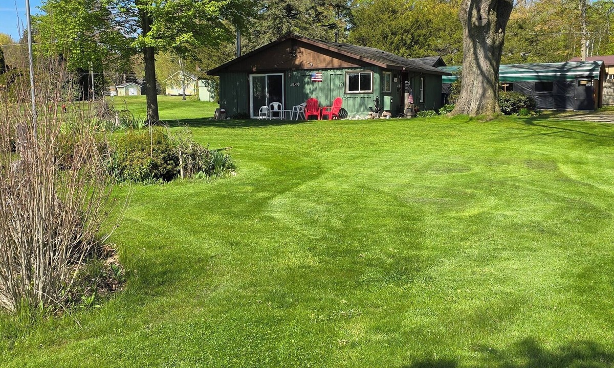Sanford House | Tranquil 1-bedroom Cottageon Beautiful Sanford Lake!