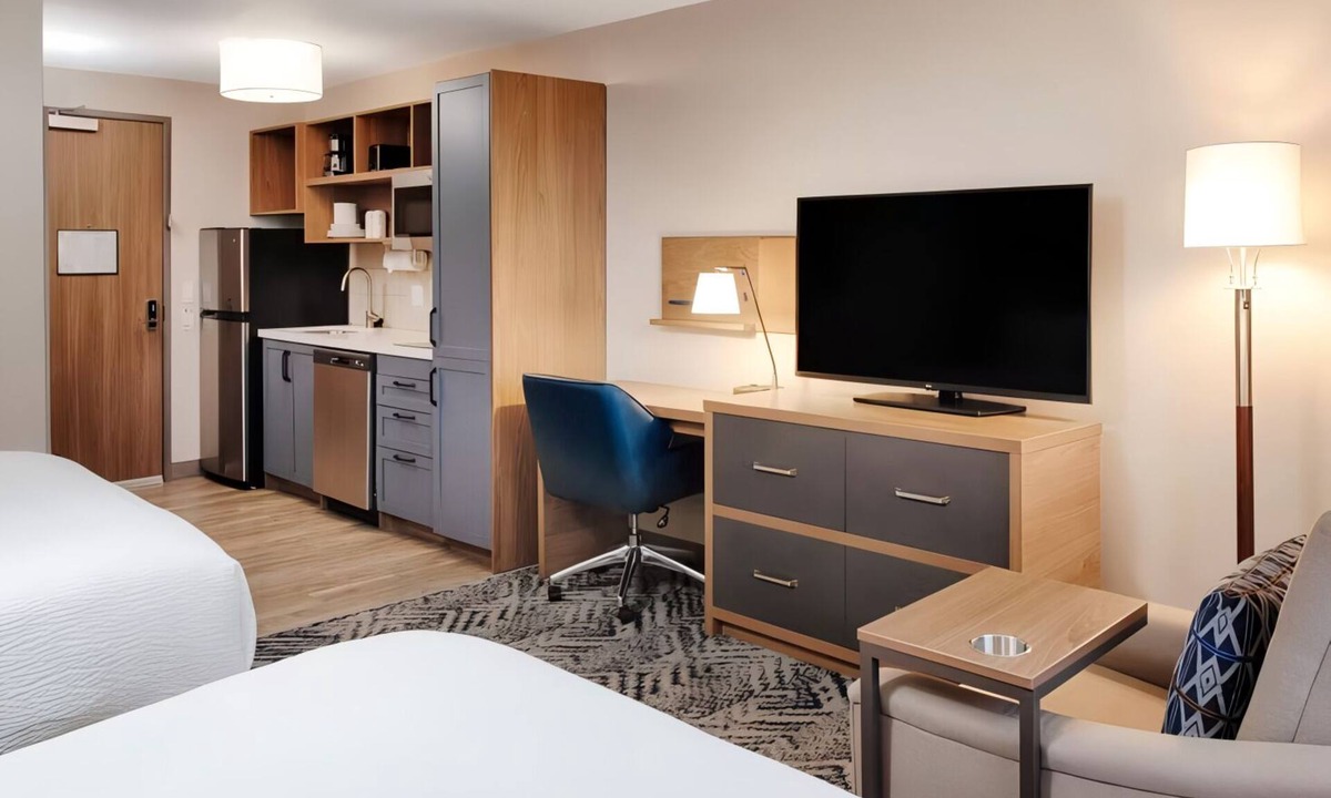 Macomb Hotel | Tranquil Suite Ideal for Extended Stays Macomb Attractions - Pet Friendly!