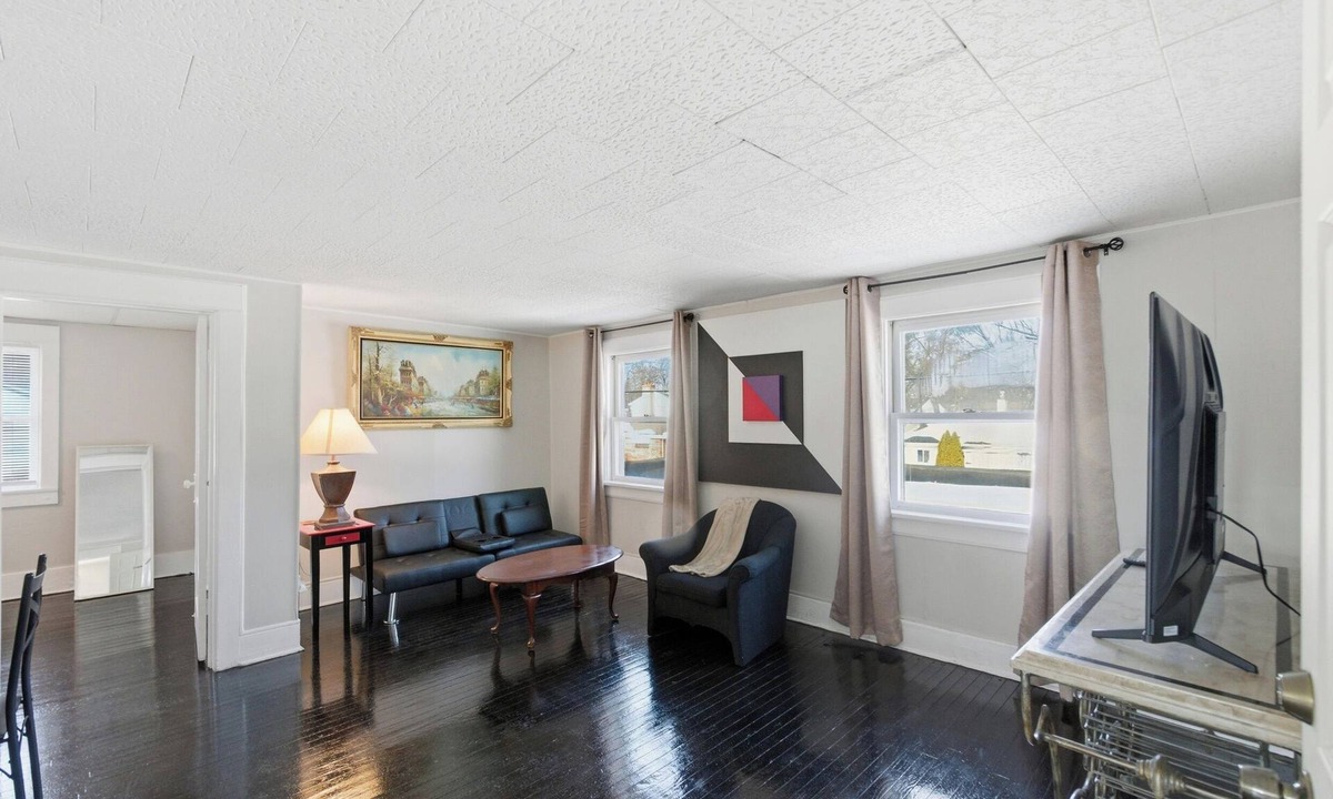 Pontiac Apartment | Unique Hidden neighborhood Jewel