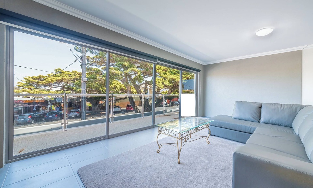 Cowes Apartment | Unit 2-83 Thompson Avenue, Cowes, Spacious 2 bedroom Unit, includes linen.