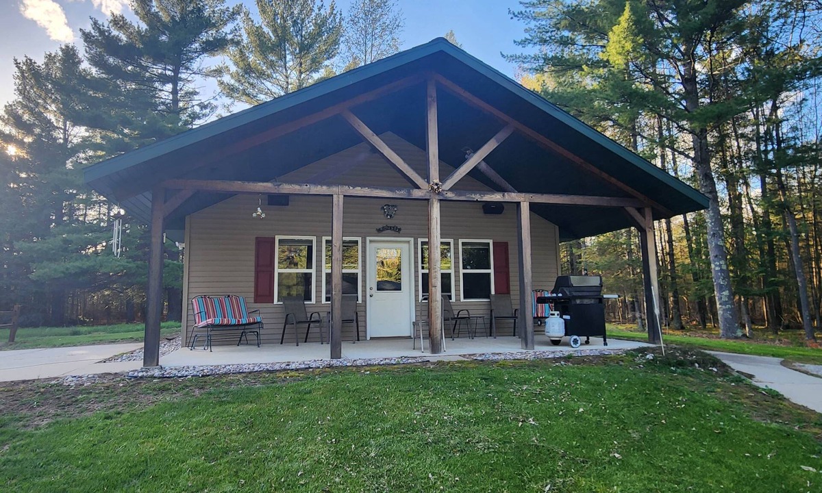 Nadeau House | Upper Peninsula Peaceful Cabin
