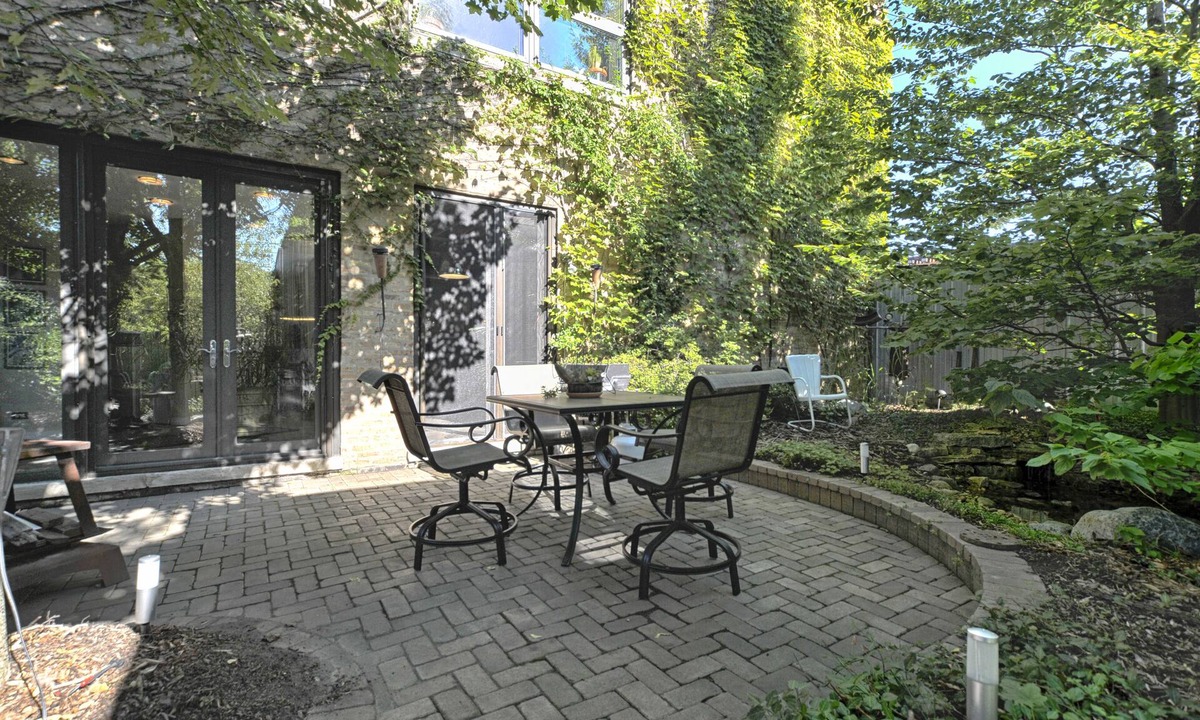 Palmer Square House | Urban oasis in Logan Square