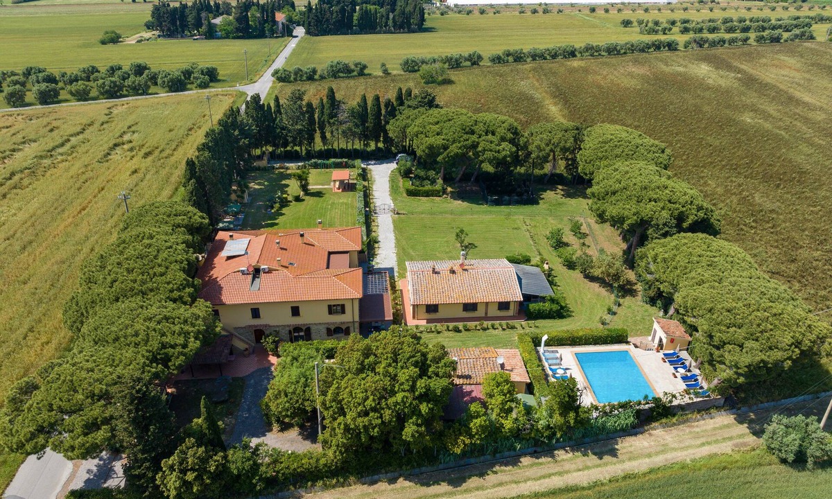 Cecina Apartment | Vacation Apartment 'Podere Nuti - 1 "La Regola" with Shared Pool, Terrace, and Wi-Fi