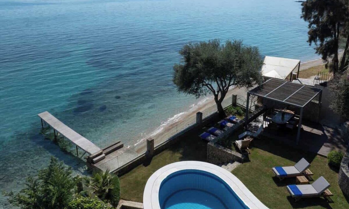 Benitses Villa | Villa Alia – Modern Comfort Direct Beach Access