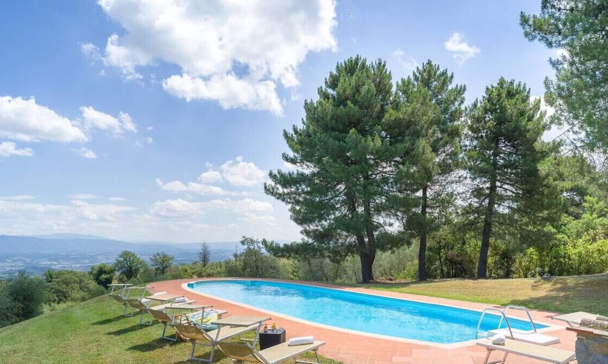 Montegonzi Villa | Villa Bellavista, surrounded by hills