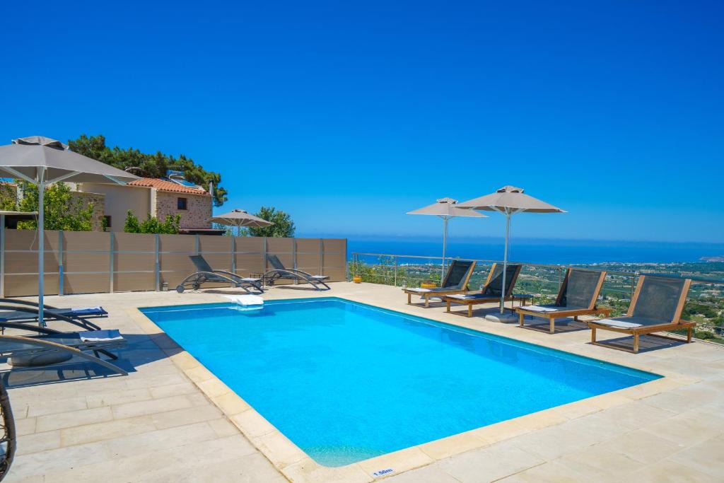 Maroulas Villa | Villa Candice Historic Venetian Retreat by Rentado