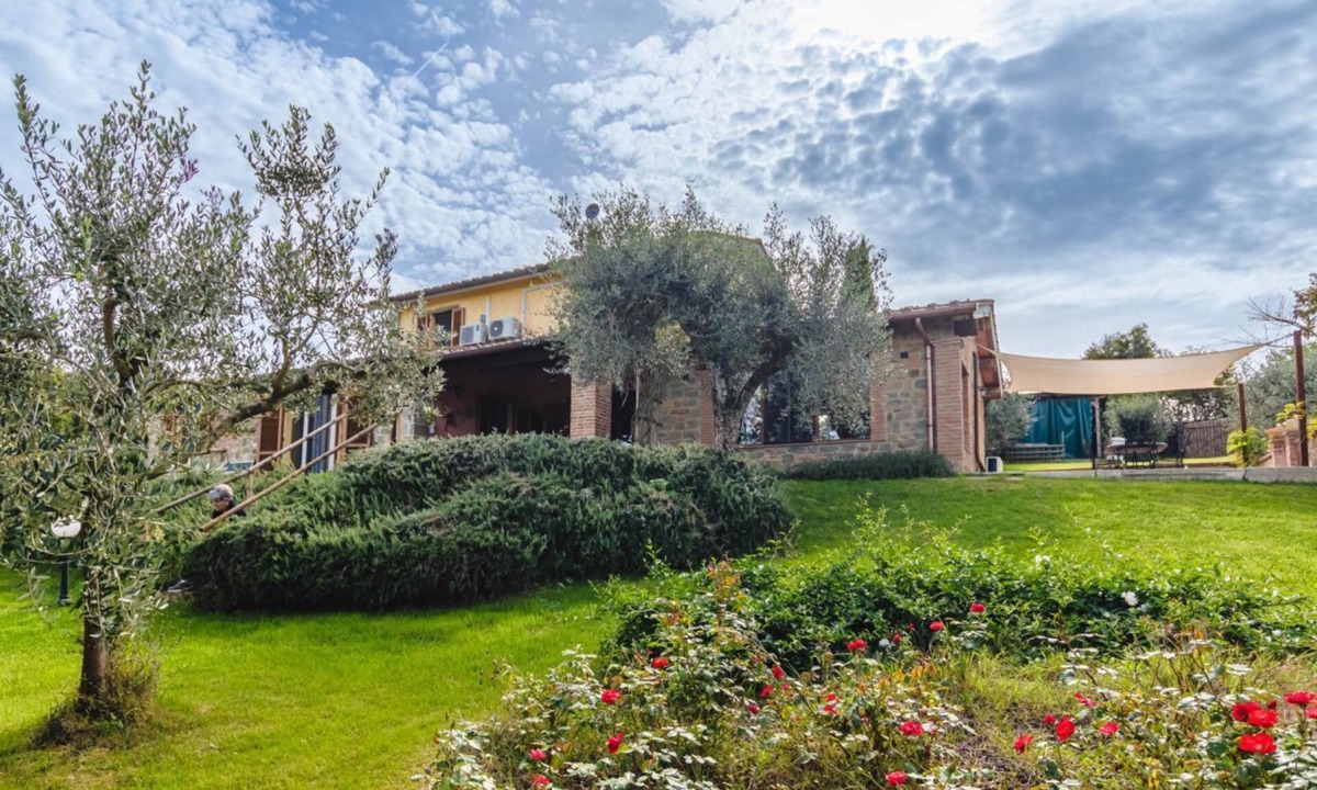 Cignano Villa | Villa Fiorita: idyllic tuscan retreat with pool, senic views and modern comfort