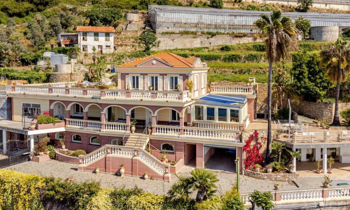 Ospedaletti Villa | Villa Miramare: Piscina e Vista Mare - Villa Miramare con Piscina e Vista Mare