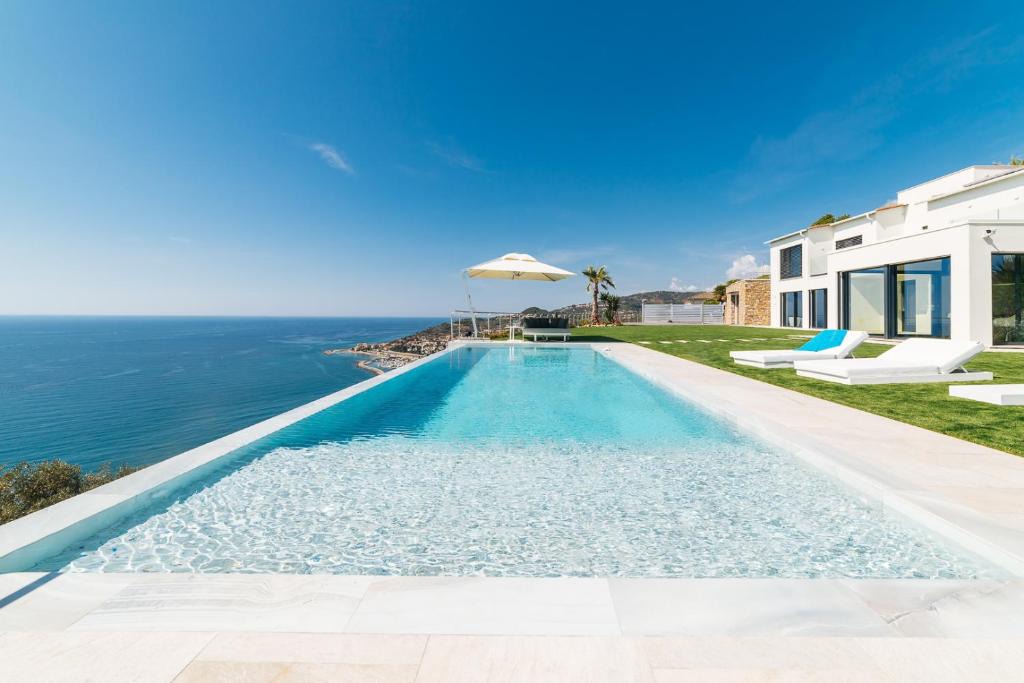 Poggi Villa | Villa Sabrina Riviera dei Fiori a Picco sul Mare con Piscina Privata ,WELLNESS & SPA