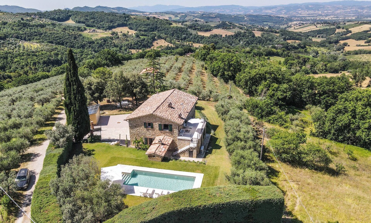 Deruta House | Villa with private and air conditioning near Todi. Quiet location & 100% privacy