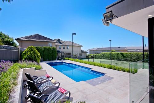 Mount Martha House | Vue de la Mer Luxe Retreat - Tennis, Pool, Views