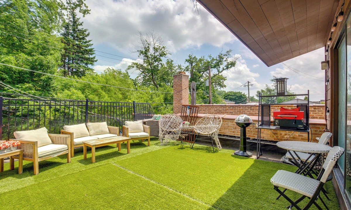 Forestview Apartment | Walk to Stores & Parks! Stylish Chicago Apartment