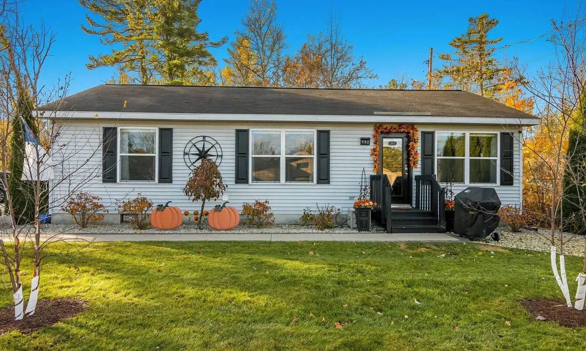 Elk Rapids House | Walking distance to local eateries, watering holes, beaches, grocery & shopping!