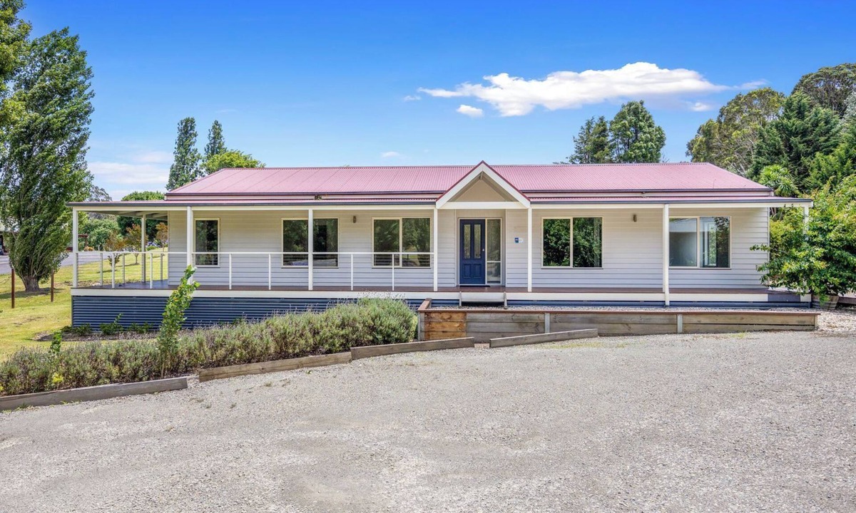 Buxton House | Warm Country Side Home