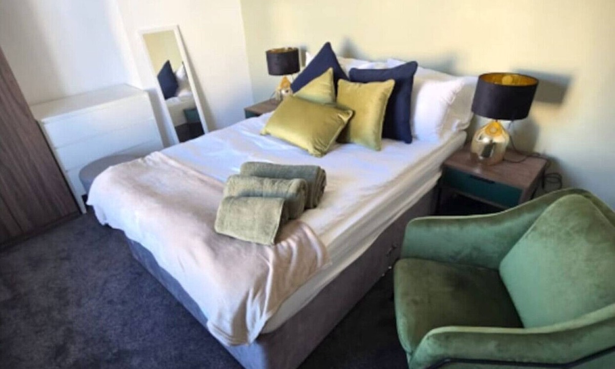 Cradley House | West Midlands Home - 3BR w/FREE Parking and WIFI