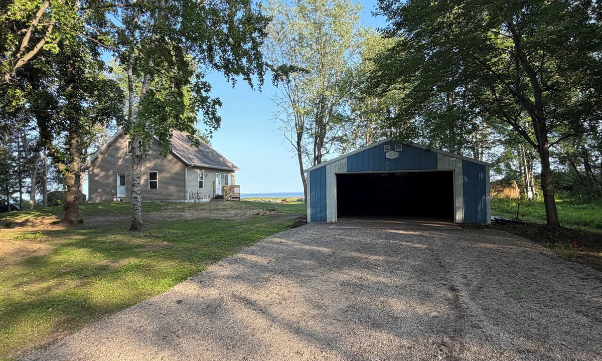 Oconto House | Where world class fishing meets serene woodland luxury.