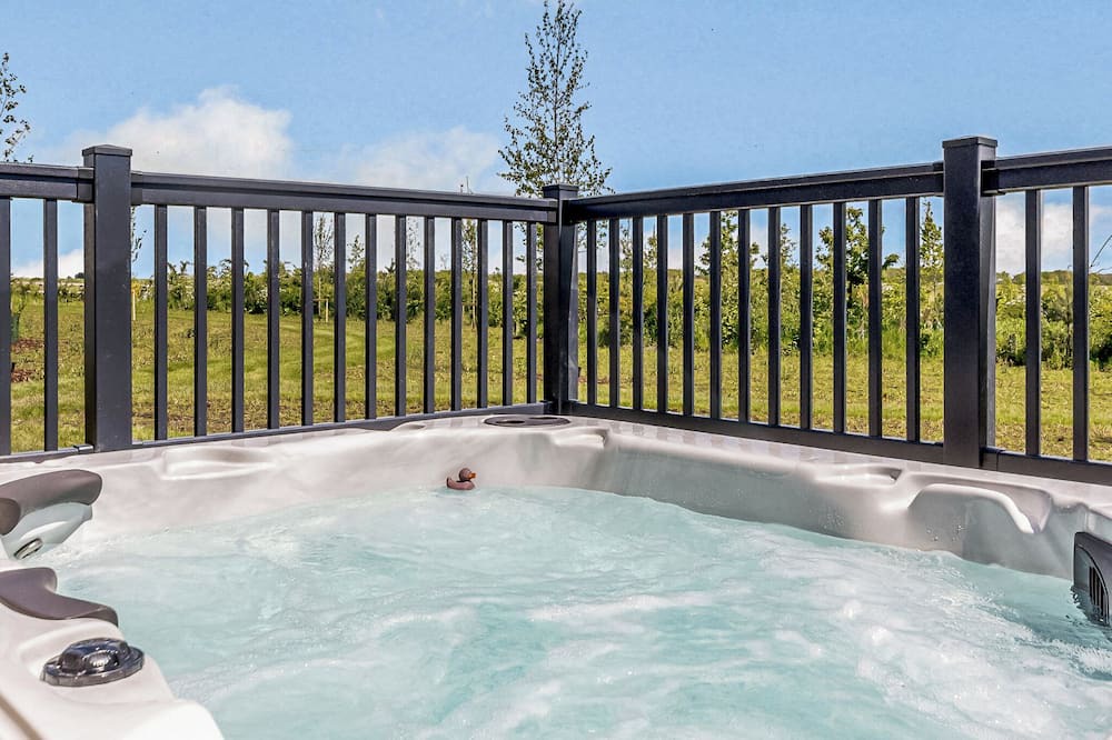 Saintbury Ski Chalet | Wilmcote Lodge Premier