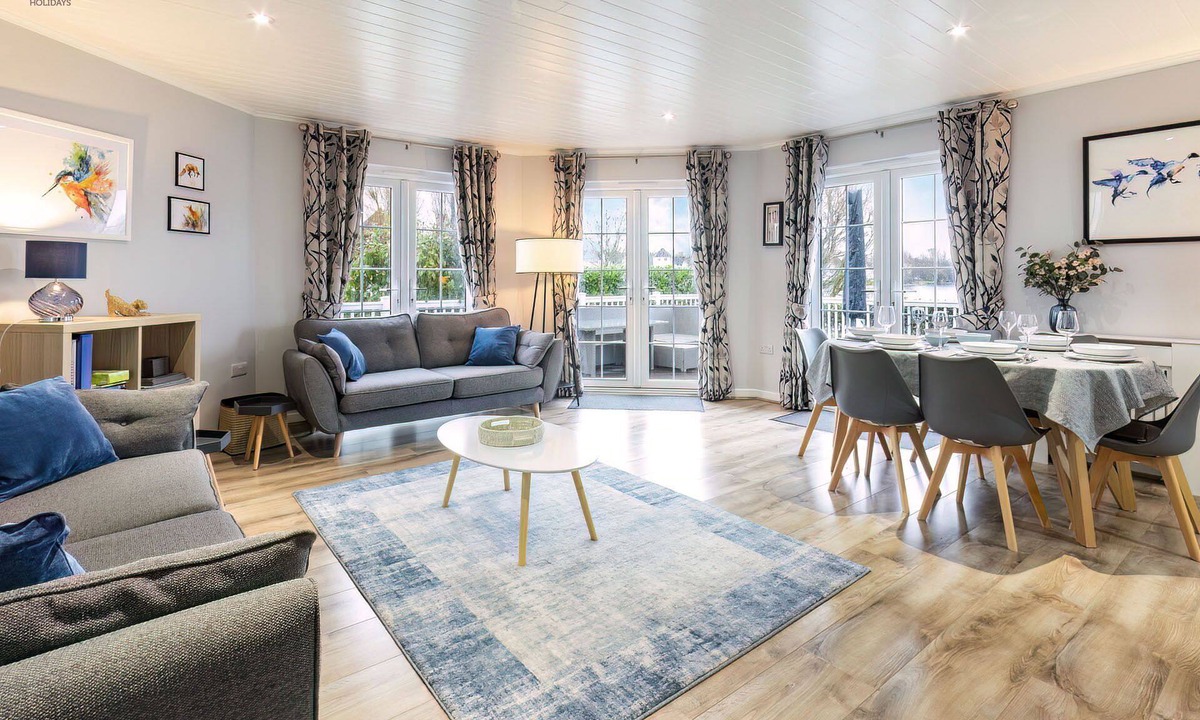 South Cerney House | Windrush Lake 41, Kingfisher House - Lakeside Lodge, On-site Activities, Hot Tub