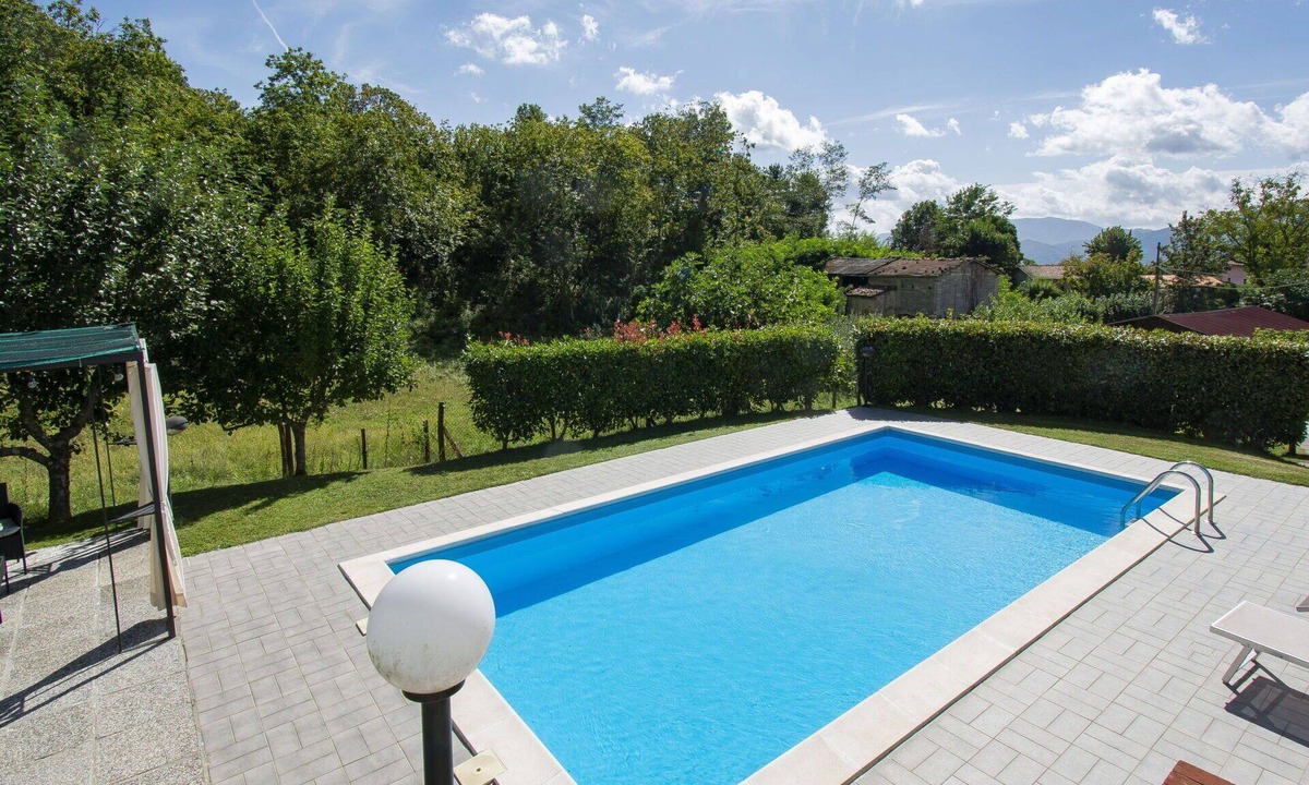 Villa Collemandina Villa | Wonderful private villa for 7 guests with WIFI, private pool, TV, patio and pets allowed