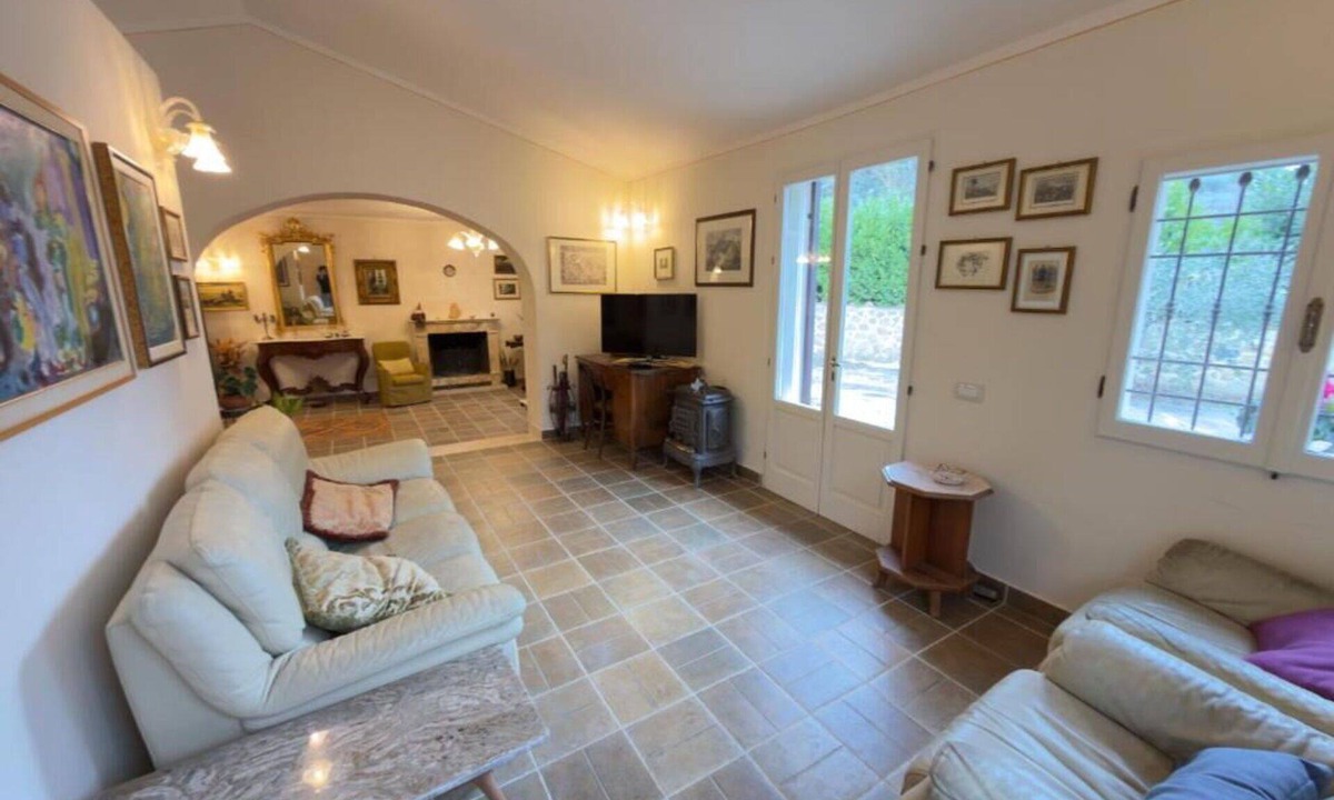 Montepulciano Villa | Wonderful private villa for 10 people with A/C, WIFI, hot tub, TV and patio