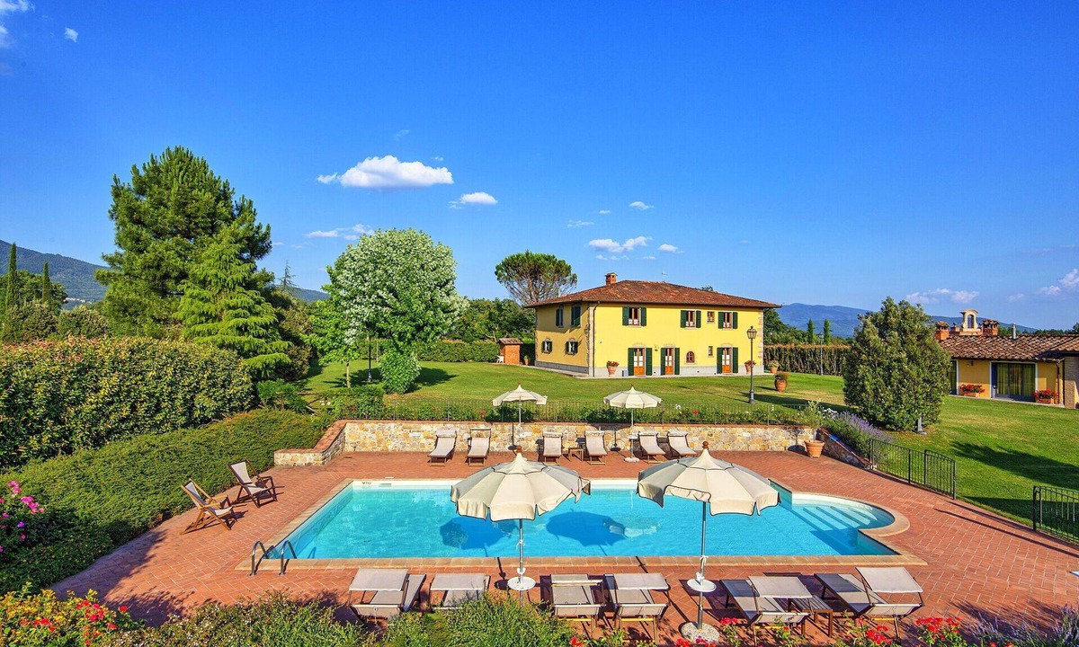 Porrena Villa | Wonderful private villa with WIFI, private pool, TV, patio, pets allowed and panoramic view