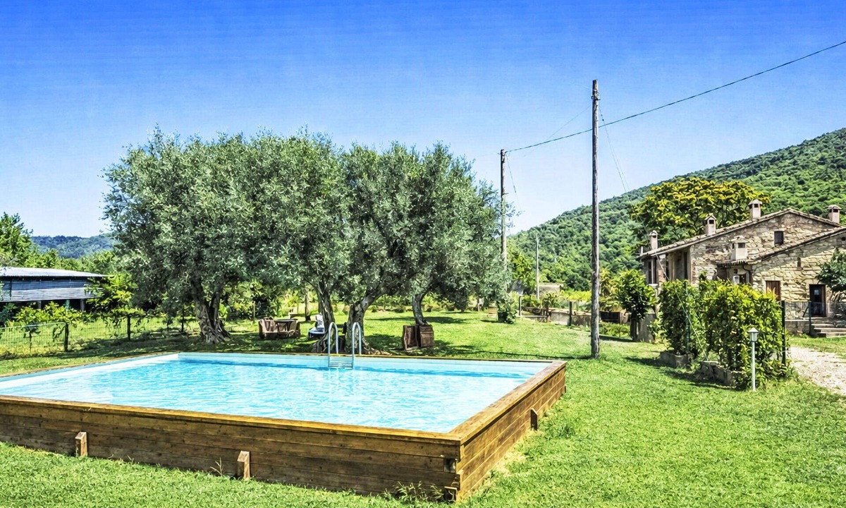 Montelovesco Villa | Wonderful private villa for 10 guests with private pool, WIFI, TV and pets allowed