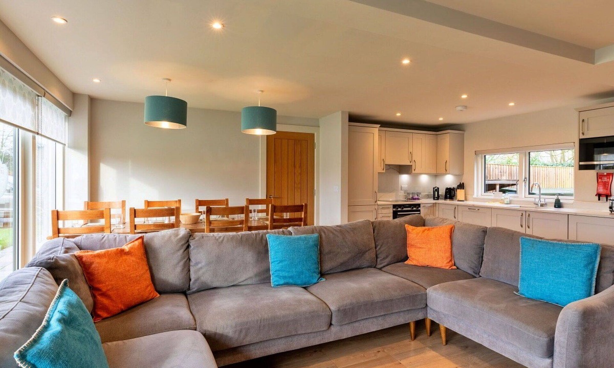 Dorsington House | Wonderful villa for 8 guests with WIFI, TV and pets allowed
