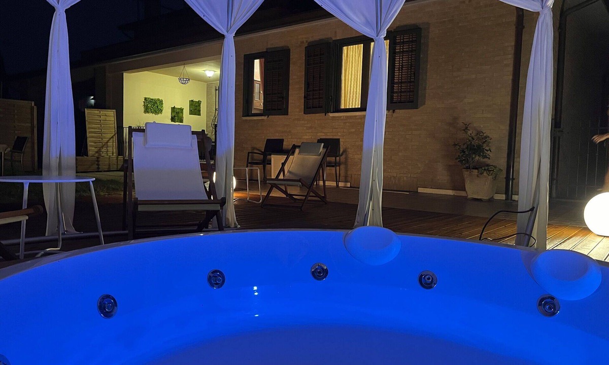 Castelnuovo Villa | Wonderful villa with hot tub, sauna, WIFI, A/C, TV, patio, pets allowed and panoramic view
