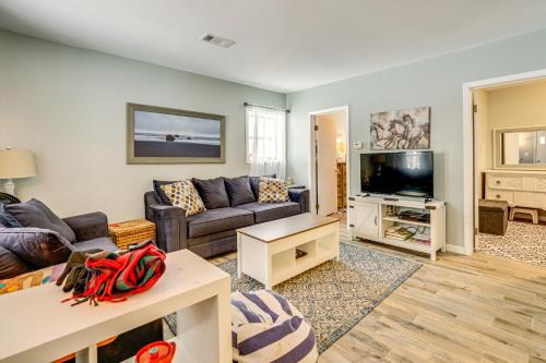 Applegate House | Woodsy & Charming! Applegate Cabin w/Large Yard