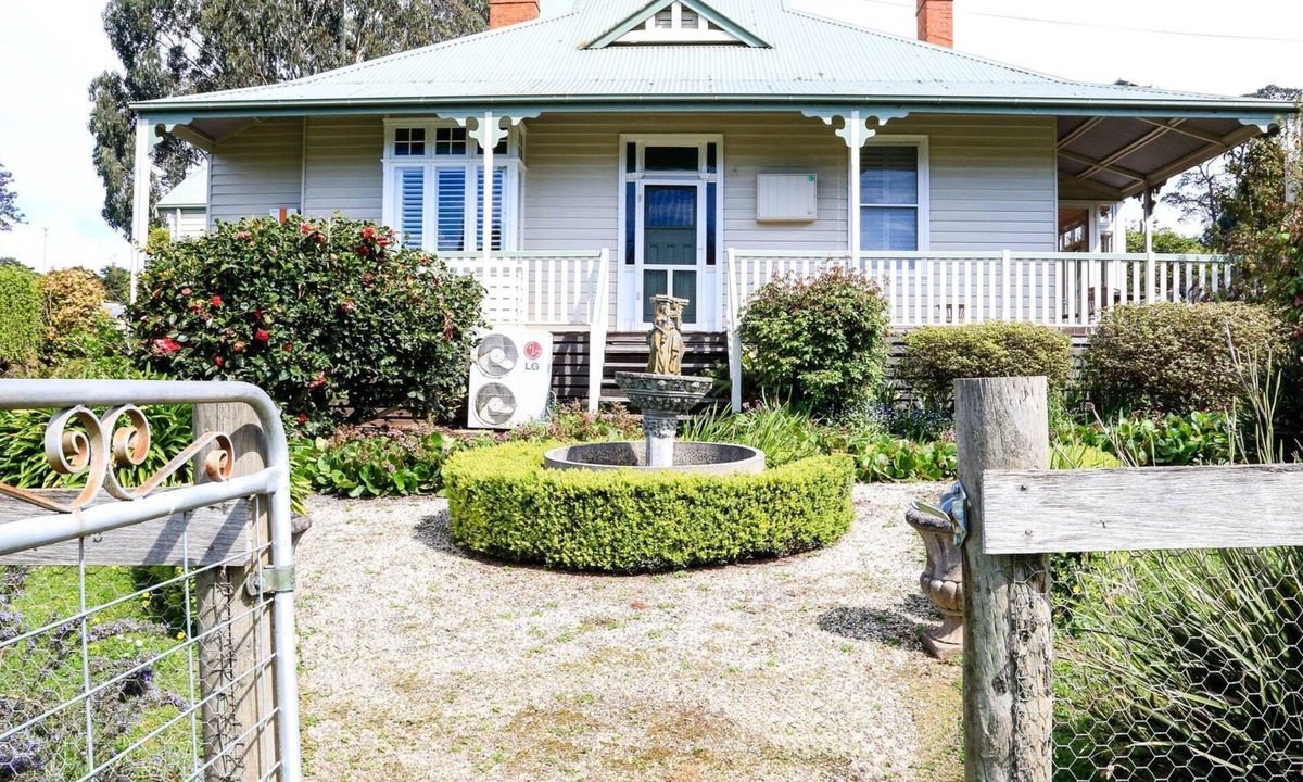 Wandin North House | Yarra Valley Strawberry Farms