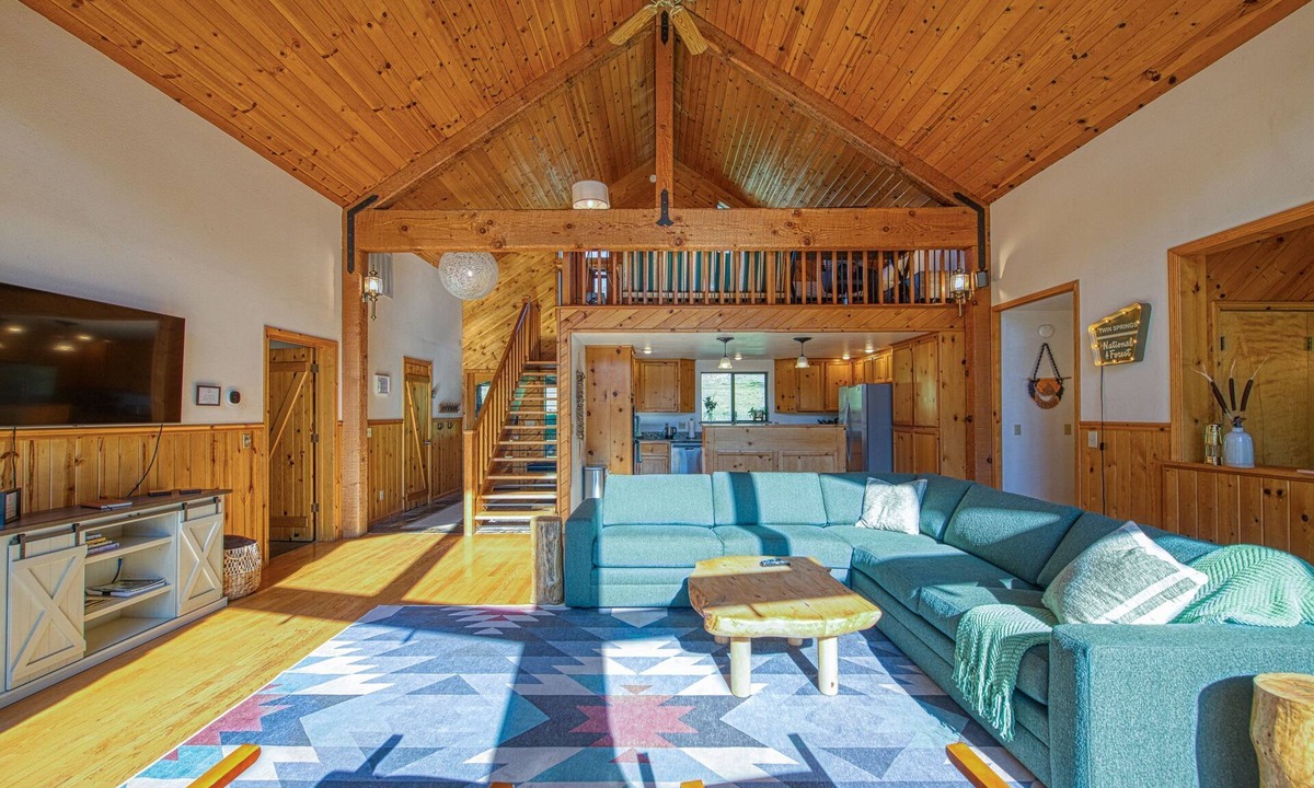 Midpines House | Yosemite Retreat for 14: 2 Homes, Private Lake