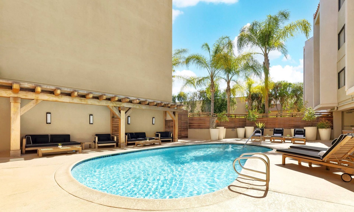 Calabasas Hotel | Your Ultimate Leisure Stay Near Lake Calabasas Park! 2 Comfortable Units, Pool