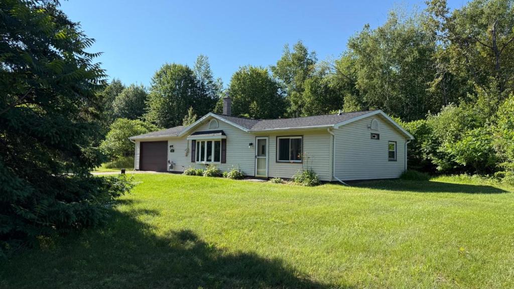 Wauksaukee House | Zen Cottage in the Woodlands