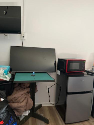 Livonia House | Zybnb