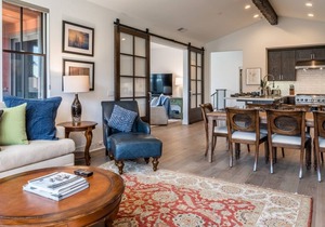 Bright End Unit Stylish Creekhouse Townhome