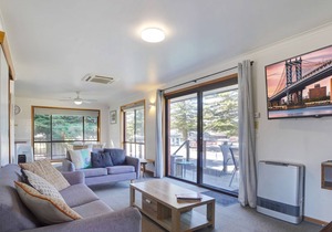 Perfect for your beach holiday, you are only a stone's throw to the Port Fairy East Beach