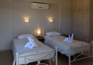 'Perivoli' House A, family friendly spring and summer holidays