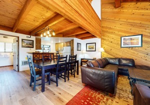 Pet Friendly, Spacious, Private Wash/Dryer. Near Golf Course & Walking Trails
