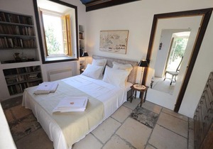 Rallou House Hydra