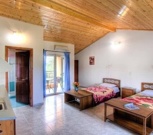 Vom Sandstrand Agios Georgios Pagi 