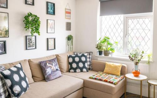 Shirley Apartment | #09 Stylish 2 bed Apart - Sleep 5 - fast Wi-fi - BHX NEC- " Perfect for Contractors and Families - Free Parking"