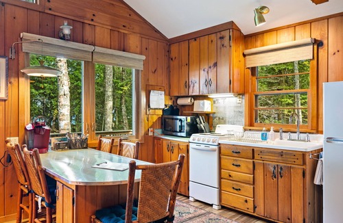 Sturgeon Bay Cottage | 1+ Acre/200 Feet of Lk Michigan Shoreline! -Aug 15-22/Labor Day Wknd Available!