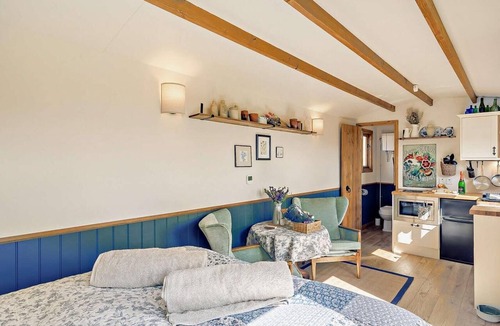 Cheltenham Cottage | 1 Bed in Cheltenham (oc-95422)
