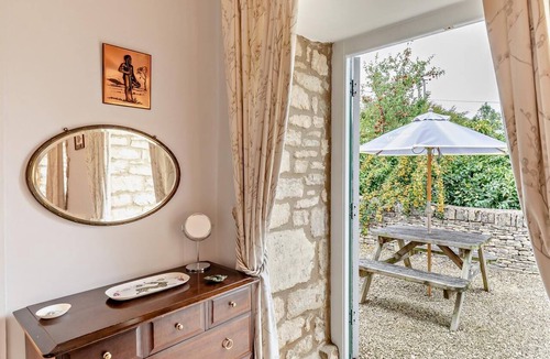 Rendcomb Cottage | 1 Bed in Cheltenham (oc-44960)