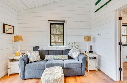 Dellroy House | 1 Mi to Marina: Cabin w/Views Near Atwood Lake!